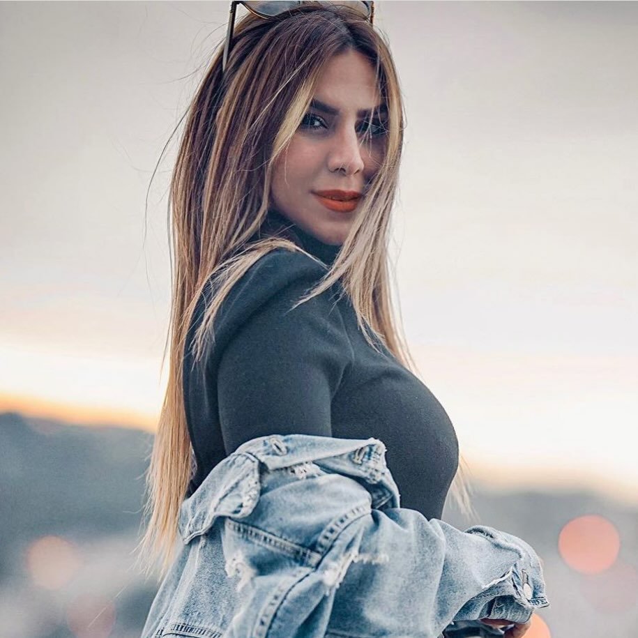  عکس پروفایل اینستاگرام آتنا گنجی / atenaganjii