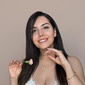 عکس پروفایل اینستاگرام ثریا روحانی فر / ayrosmelody