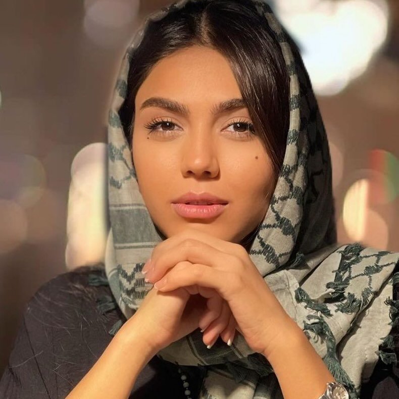  عکس پروفایل اینستاگرام آزاده زارعی / azadeh_zareie