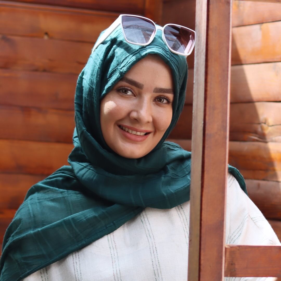  عکس پروفایل اینستاگرام فرزانه رستم خان / farzaneh.daily