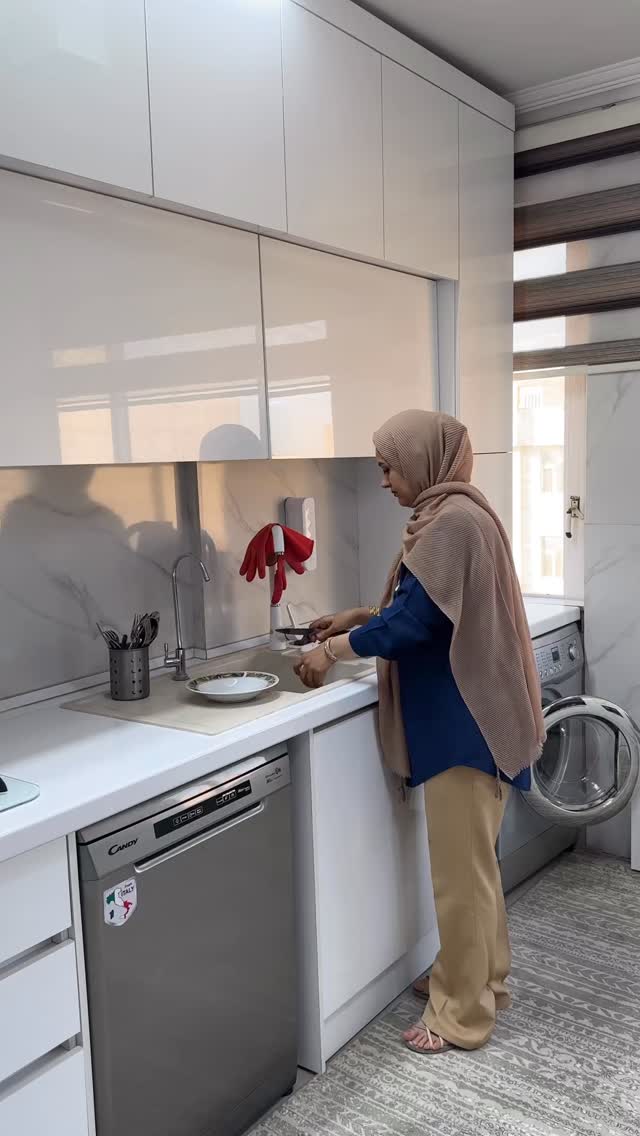  جدید ترین استوری اینستاگرام مینا حسن زاده