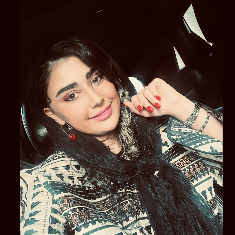  عکس پروفایل اینستاگرام پرنیا کربلایی / parnia_karbalaee