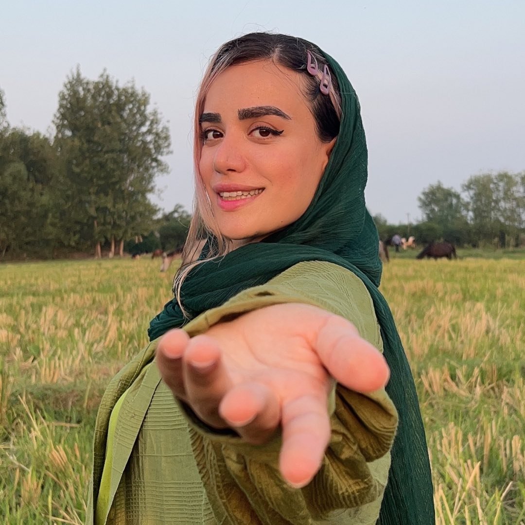  عکس پروفایل اینستاگرام سارا سمایی / sara.smeii